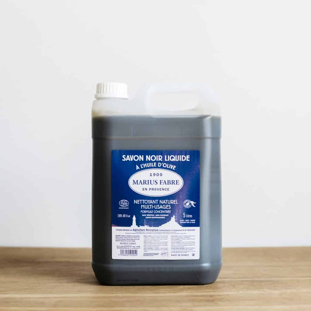 Un savon noir liquide super efficace pour vos produits naturels nettoyant toute la maison et pour créer vos sprays nettoyants naturels