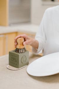 Le porte savon luffa est super efficace pour votre savon de Marseille. L'éponge absorbera l'eau sans coller le savon ! 