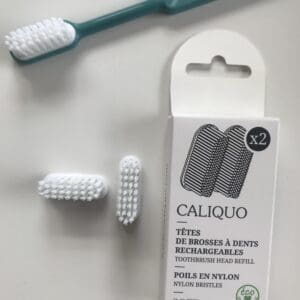 Lot de 2 recharges pour les brosses à dents Caliquo. Des têtes de brosses à dents medium en nylon.