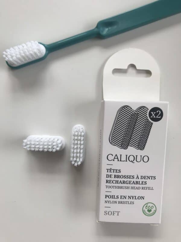 Lot de 2 recharges pour les brosses à dents Caliquo. Des têtes de brosses à dents medium en nylon.